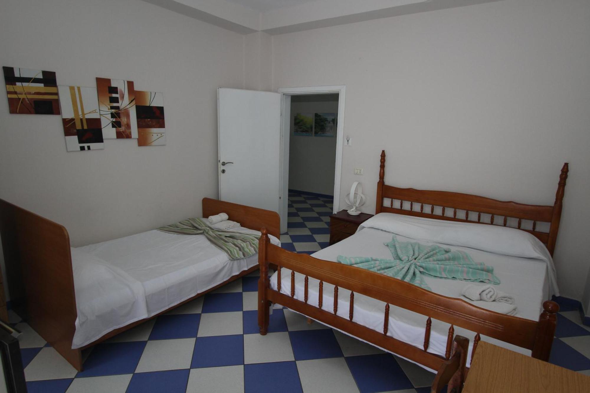 Kompleksi Eli Guest House Дуррес Екстер'єр фото